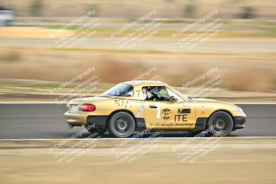 media/Jan-26-2025-CalClub SCCA (Sun) [[cfcea7df88]]/Group 4/Race/